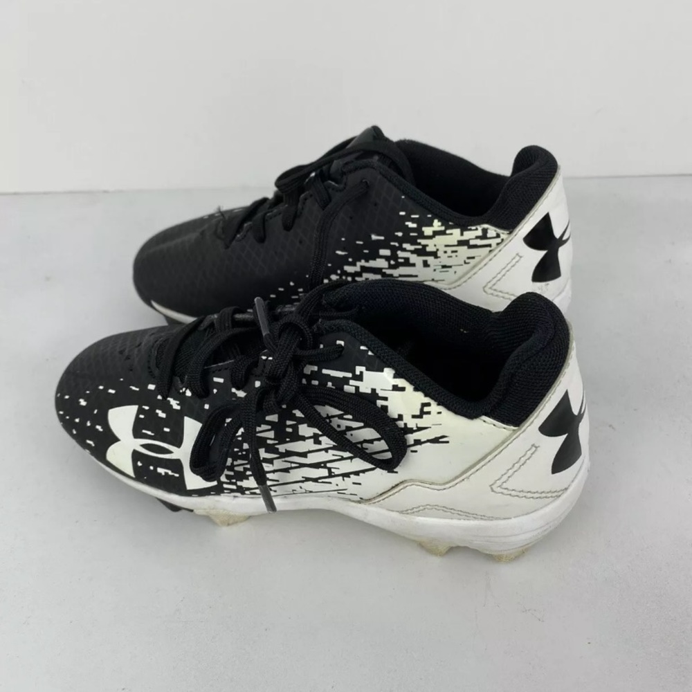 Underarmour boys baseball cleats